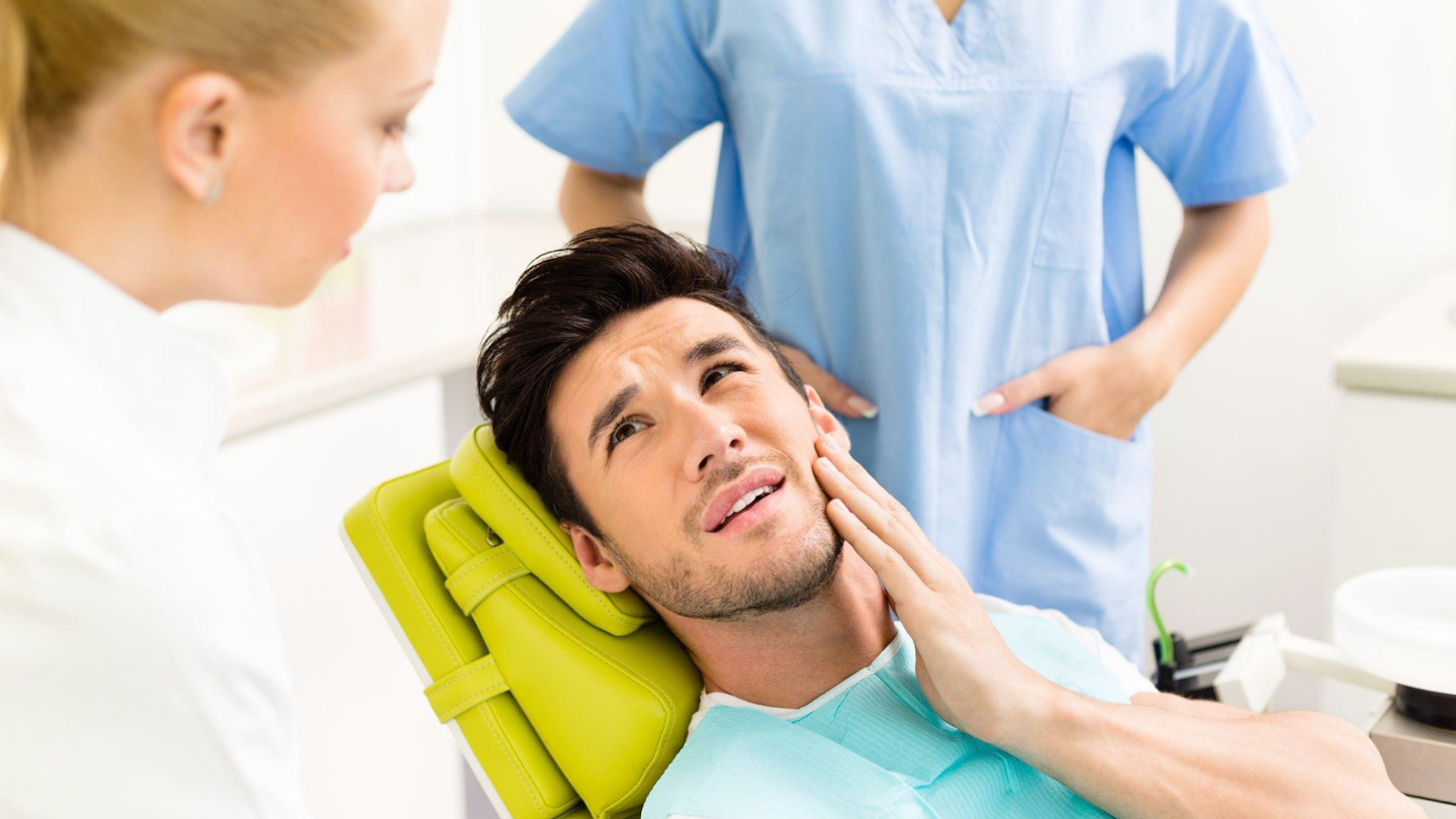 Стоматолог и пациент. Пациент у дантиста. Стоматологический пациент. Пациент в стоматологии.